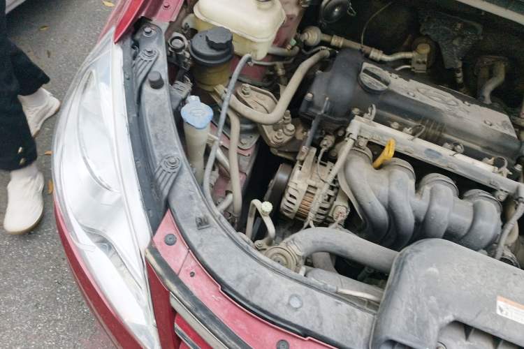 Used Hyundai Celesta 2011 1.6L Automatic Comfort Edition Engine Bay Right
