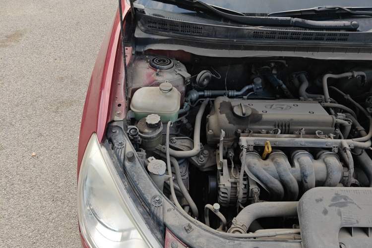 Used Hyundai Celesta 2011 1.6L Automatic Comfort Edition Engine Bay Right