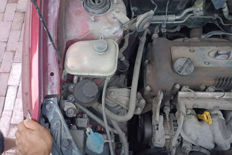 Used Hyundai Celesta 2011 1.6L Automatic Comfort Edition Engine Bay Right