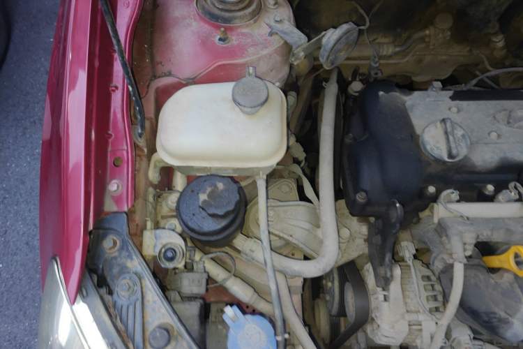 Used Hyundai Celesta 2011 1.6L Automatic Comfort Edition Engine Bay Right
