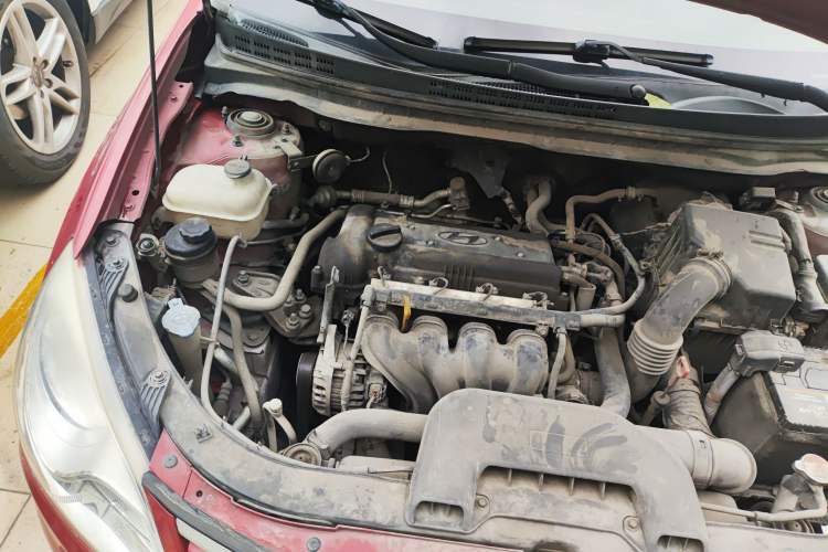 Used Hyundai Celesta 2011 1.6L Automatic Comfort Edition Engine Bay Right