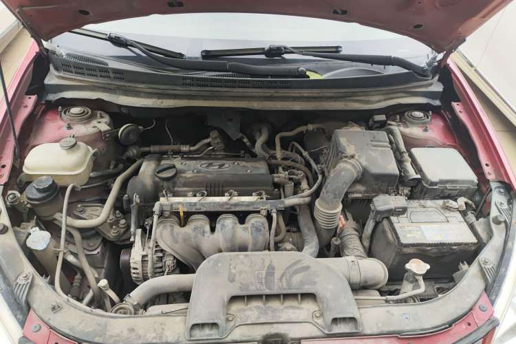 Used Hyundai Celesta 2011 1.6L Automatic Comfort Edition Engine Bay