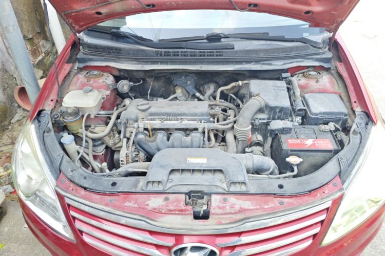 Used Hyundai Celesta 2011 1.6L Automatic Comfort Edition Engine Bay