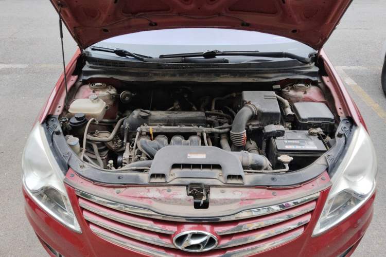 Used Hyundai Celesta 2011 1.6L Automatic Luxury Version Engine Bay