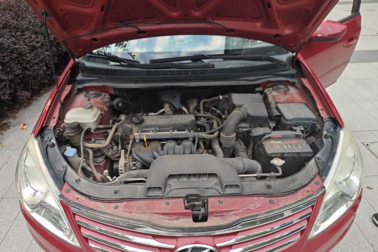 Used Hyundai Celesta 2011 1.6L Manual Comfort Edition Engine Bay