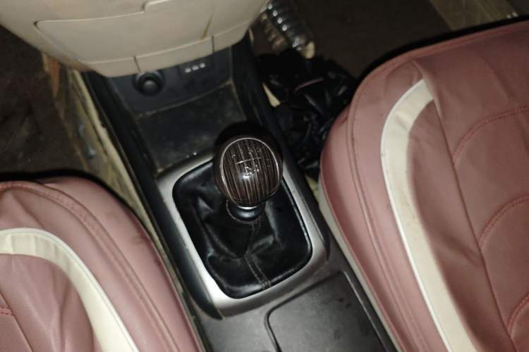 Used Hyundai Celesta 2011 1.6L Manual Luxury Model Gear Lever