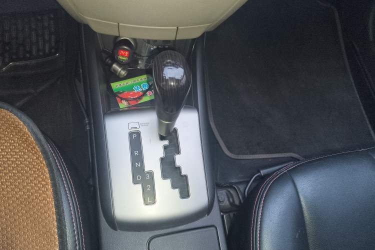 Used Hyundai Celesta 2011 1.6L Automatic Comfort Edition Gear Lever