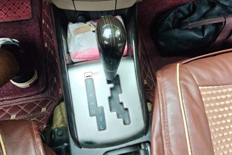 Used Hyundai Celesta 2011 1.6L Automatic Luxury Version Gear Lever