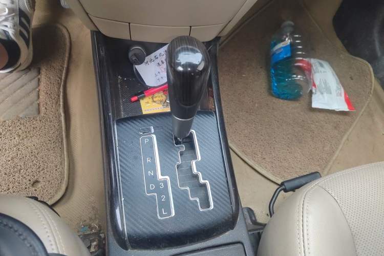 Used Hyundai Celesta 2011 1.6L Automatic Top-Tier Version Gear Lever