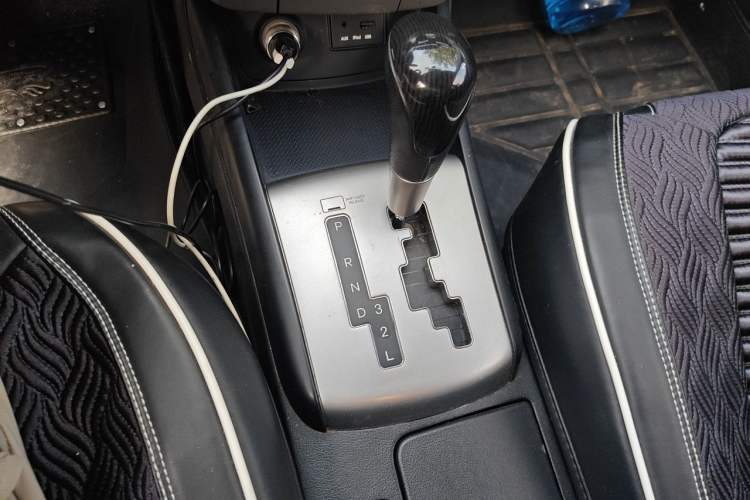 Used Hyundai Celesta 2011 1.6L Automatic Comfort Edition Gear Lever