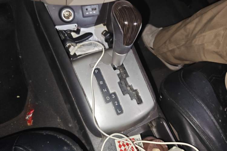 Used Hyundai Celesta 2011 1.6L Automatic Comfort Edition Gear Lever