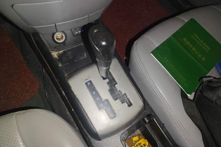 Used Hyundai Celesta 2011 1.6L Automatic Comfort Edition Gear Lever
