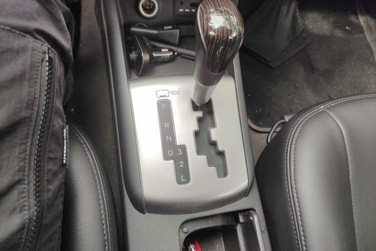 Used Hyundai Celesta 2011 1.6L Automatic Comfort Edition Gear Lever