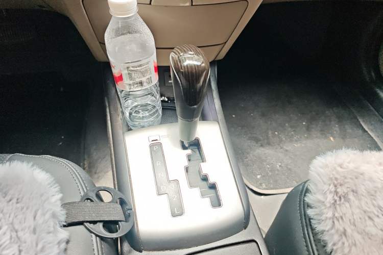 Used Hyundai Celesta 2011 1.6L Automatic Comfort Edition Gear Lever