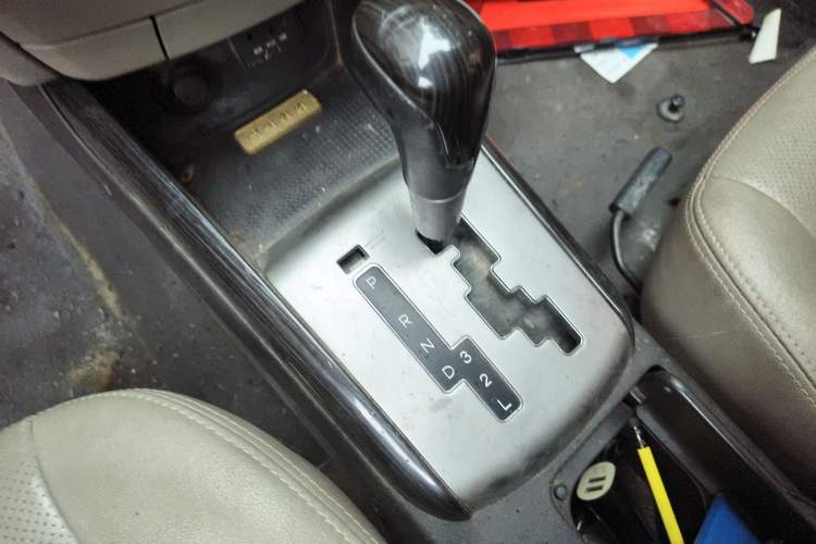 Used Hyundai Celesta 2011 1.6L Automatic Luxury Version Gear Lever