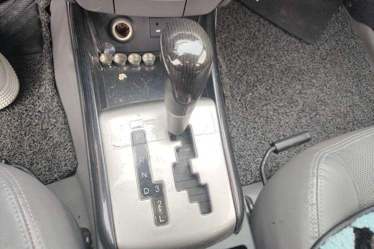 Used Hyundai Celesta 2011 1.6L Automatic Luxury Version Gear Lever