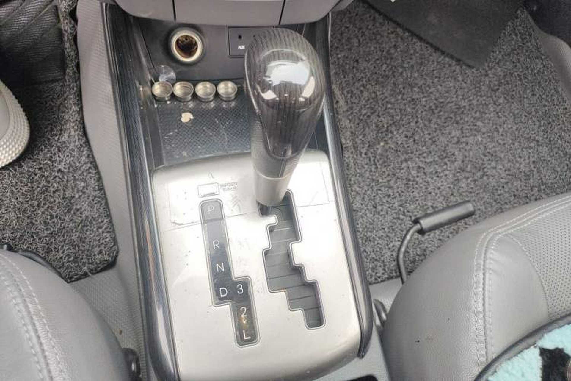 Used Hyundai Celesta 2011 1.6L Automatic Luxury Version Gear Lever