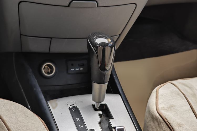 Used Hyundai Celesta 2011 1.6L Automatic Comfort Edition Gear Lever