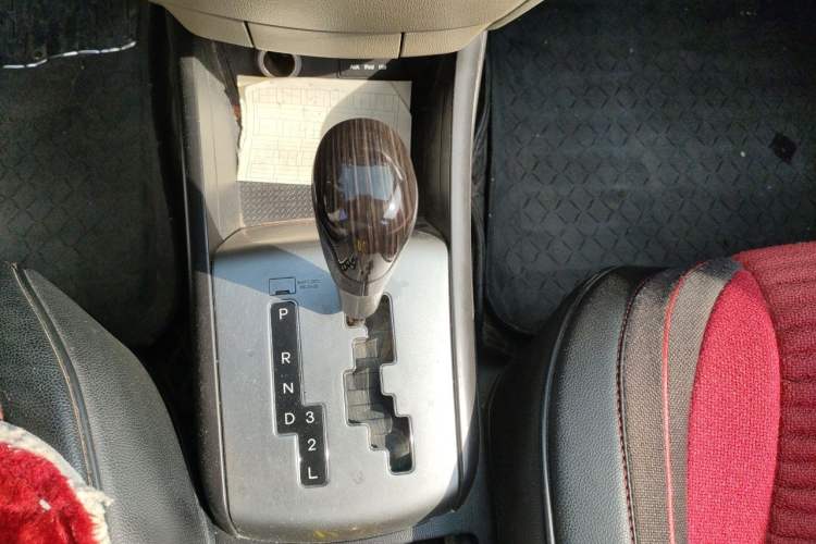 Used Hyundai Celesta 2011 1.6L Automatic Comfort Edition Gear Lever