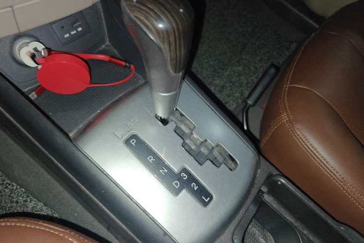 Used Hyundai Celesta 2011 1.6L Automatic Comfort Edition Gear Lever