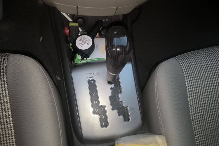 Used Hyundai Celesta 2011 1.6L Automatic Comfort Edition Gear Lever