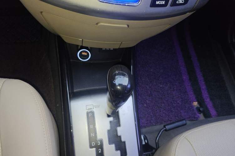 Used Hyundai Celesta 2011 1.6L Automatic Comfort Edition Gear Lever