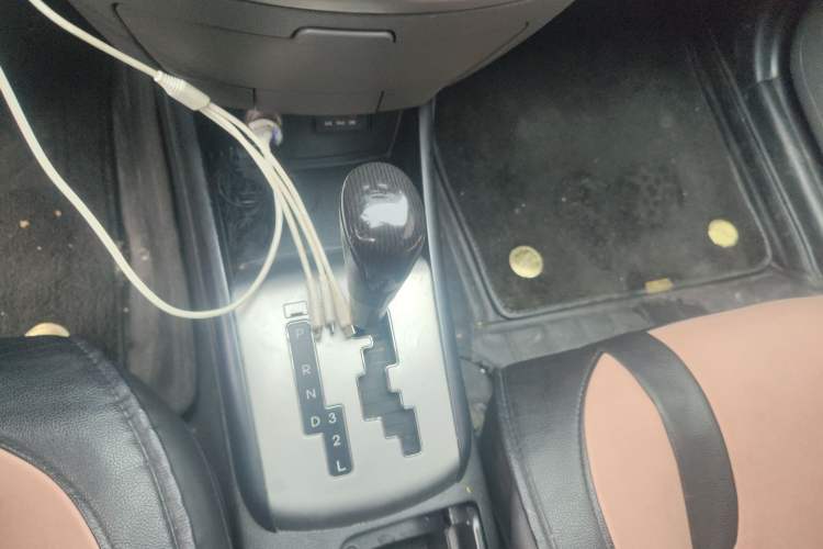 Used Hyundai Celesta 2011 1.6L Automatic Comfort Edition Gear Lever