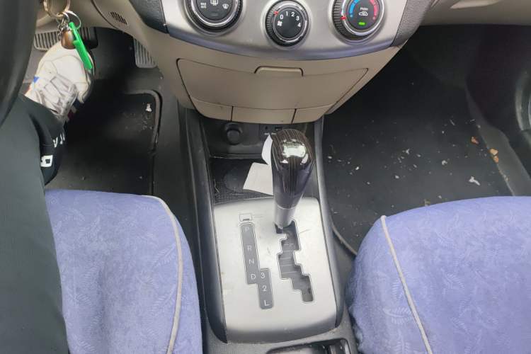 Used Hyundai Celesta 2011 1.6L Automatic Comfort Edition Gear Lever