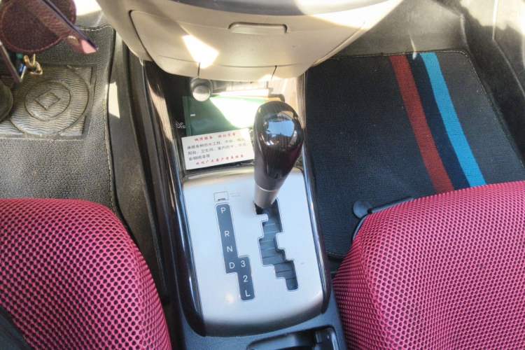 Used Hyundai Celesta 2011 1.6L Automatic Luxury Version Gear Lever