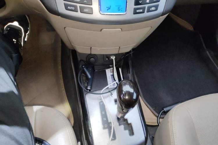 Used Hyundai Celesta 2011 1.6L Automatic Luxury Version Gear Lever