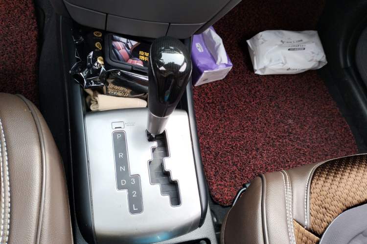 Used Hyundai Celesta 2011 1.6L Automatic Comfort Edition Gear Lever