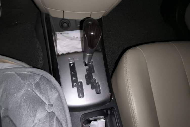 Used Hyundai Celesta 2011 1.6L Automatic Luxury Version Gear Lever