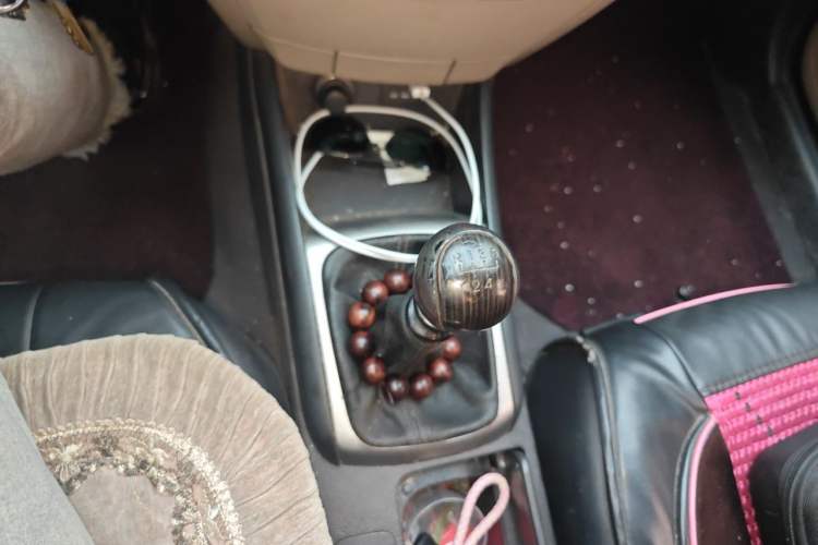 Used Hyundai Celesta 2011 1.6L Manual Comfort Edition Gear Lever
