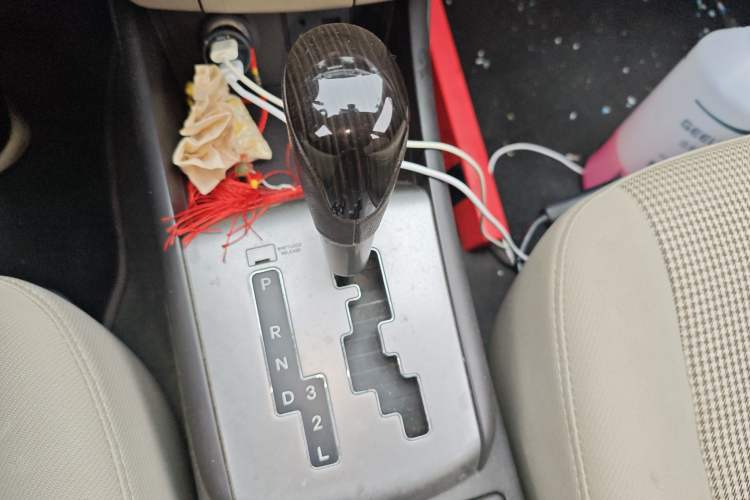 Used Hyundai Celesta 2011 1.6L Automatic Comfort Edition Gear Lever
