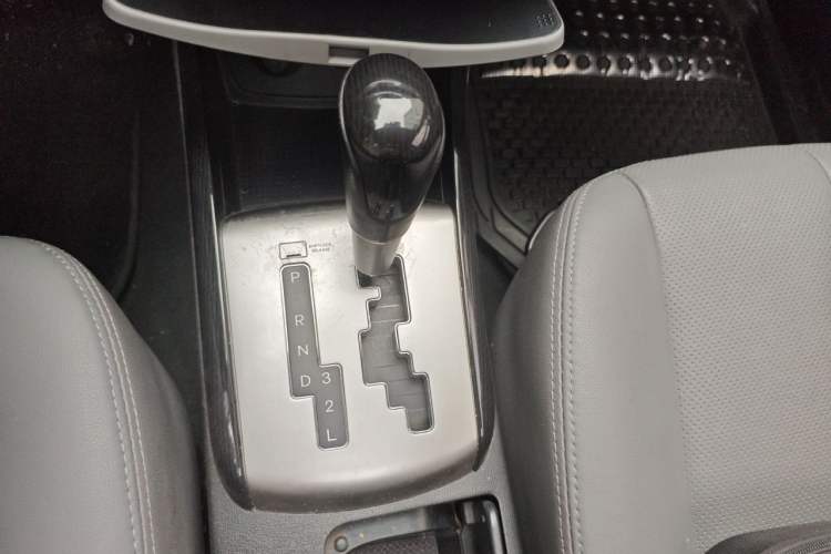 Used Hyundai Celesta 2011 1.6L Automatic Luxury Version Gear Lever