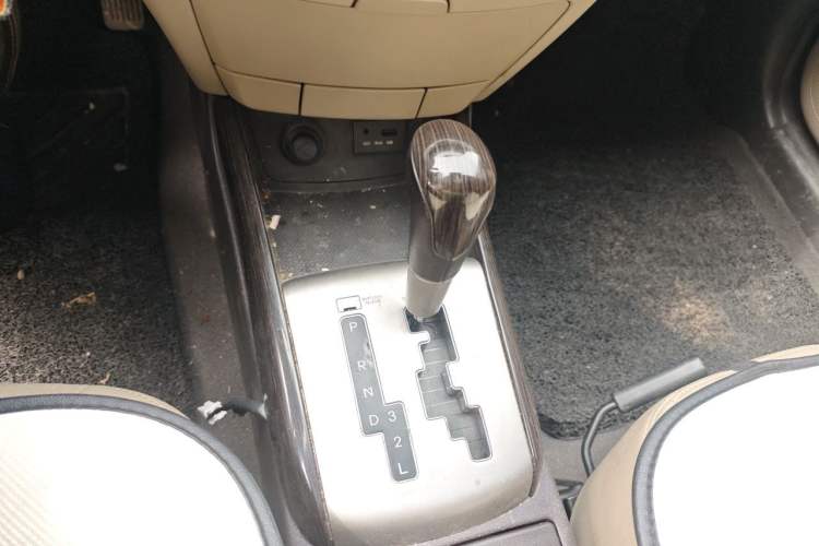 Used Hyundai Celesta 2011 1.6L Automatic Luxury Version Gear Lever