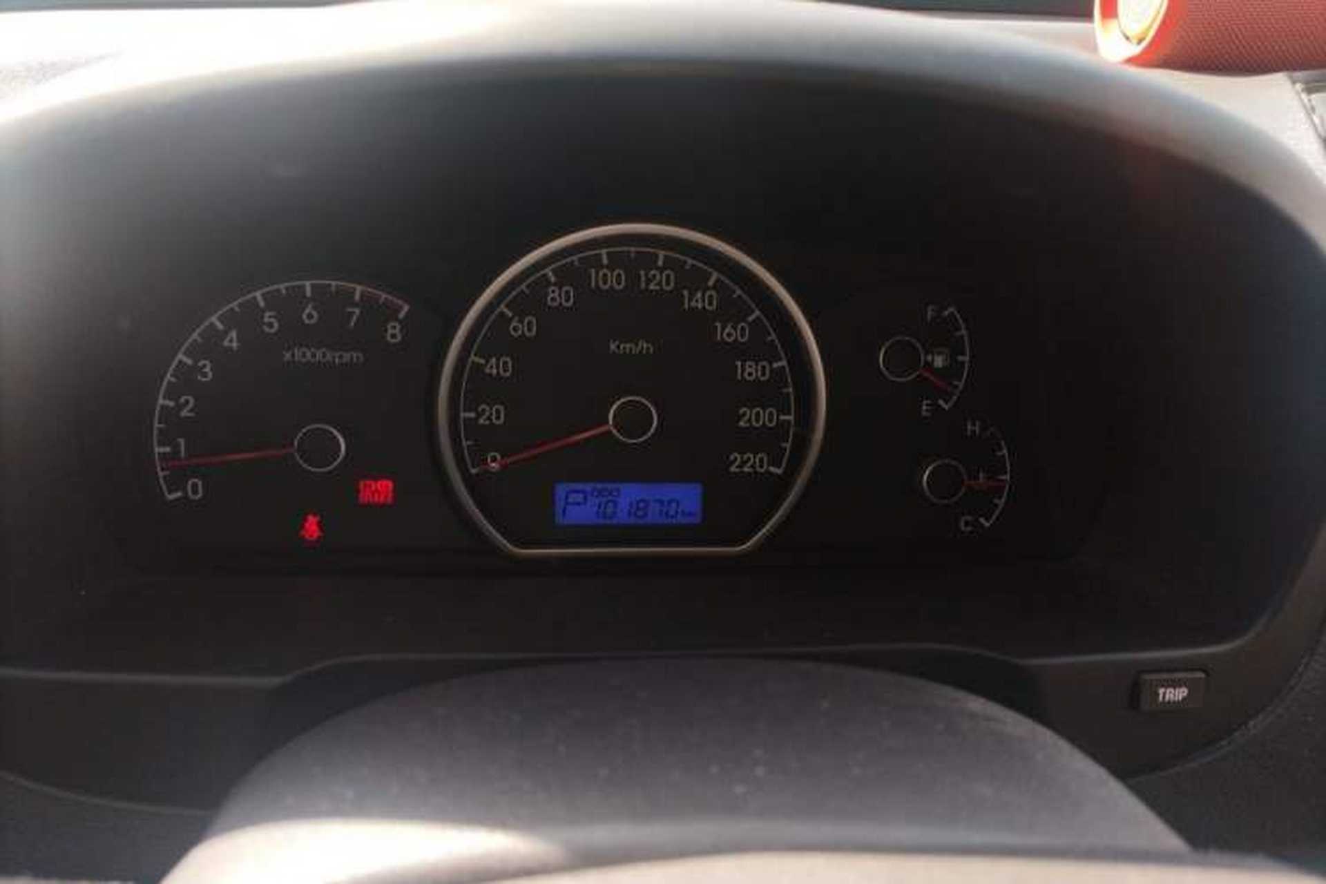 Used Hyundai Celesta 2011 1.6L Automatic Comfort Edition Instrument Cluster