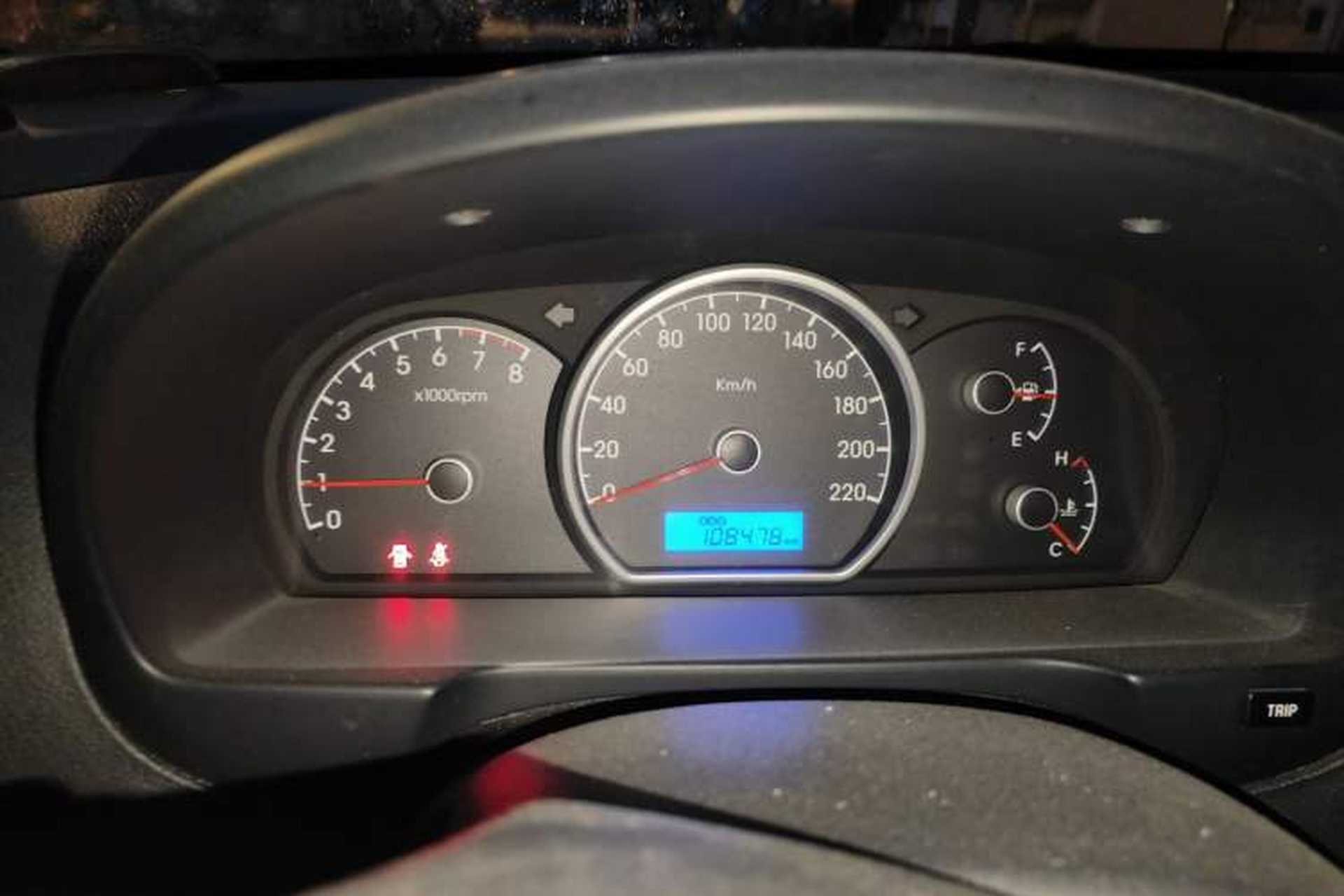 Used Hyundai Celesta 2011 1.6L Manual Comfort Edition Instrument Cluster