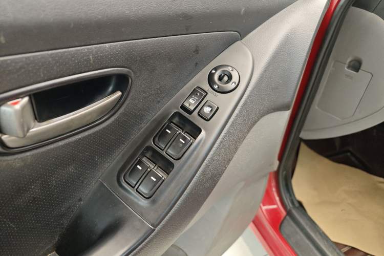 Used Hyundai Celesta 2011 1.6L Automatic Comfort Edition Interior 10