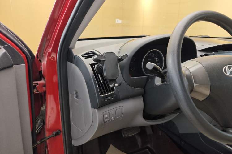 Used Hyundai Celesta 2011 1.6L Automatic Comfort Edition Interior 11