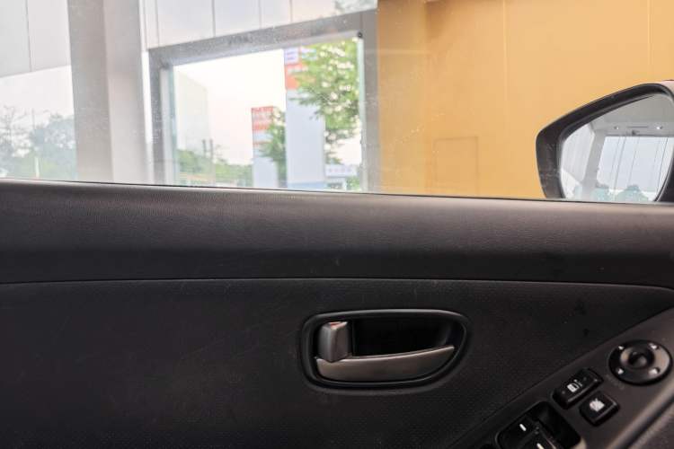 Used Hyundai Celesta 2011 1.6L Automatic Comfort Edition Interior 12