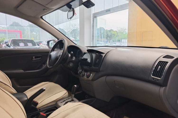 Used Hyundai Celesta 2011 1.6L Automatic Comfort Edition Interior 2