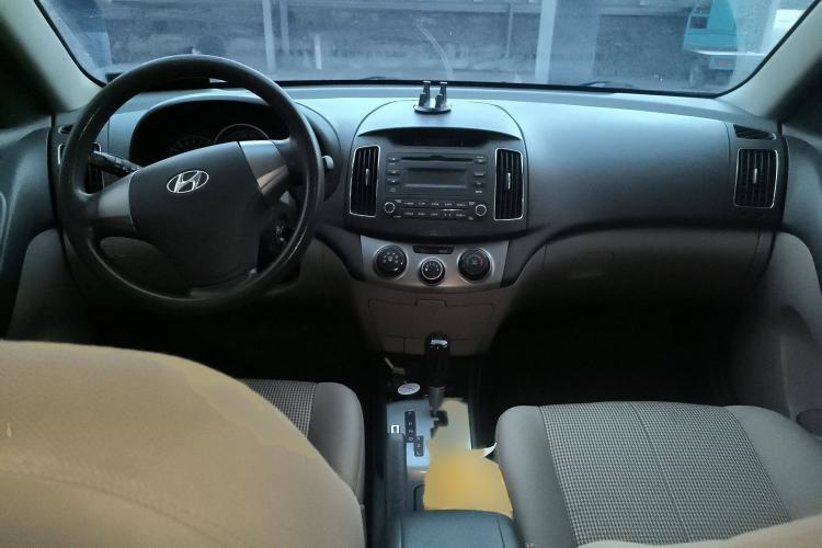 Used Hyundai Celesta 2011 1.6L Automatic Comfort Edition Interior 2