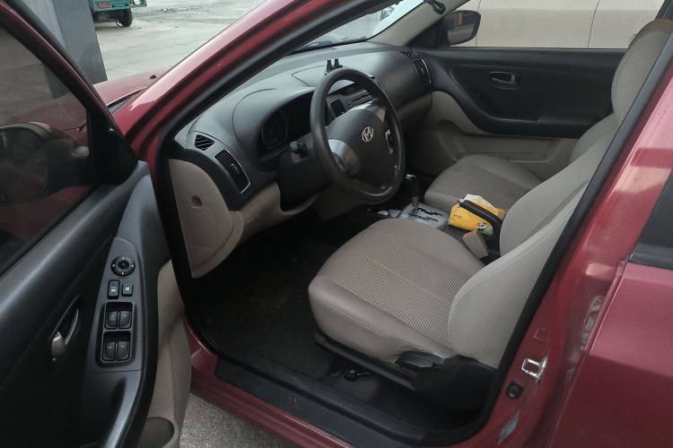 Used Hyundai Celesta 2011 1.6L Automatic Comfort Edition Interior 3