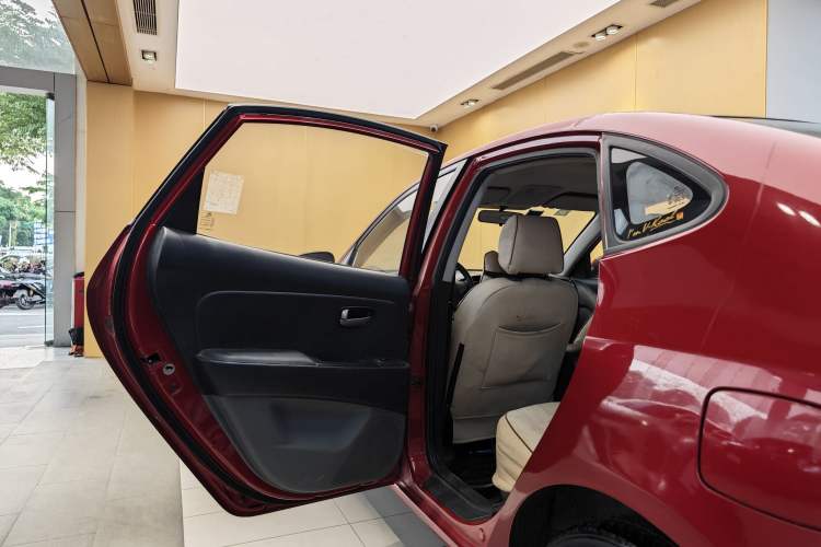 Used Hyundai Celesta 2011 1.6L Automatic Comfort Edition Interior 4
