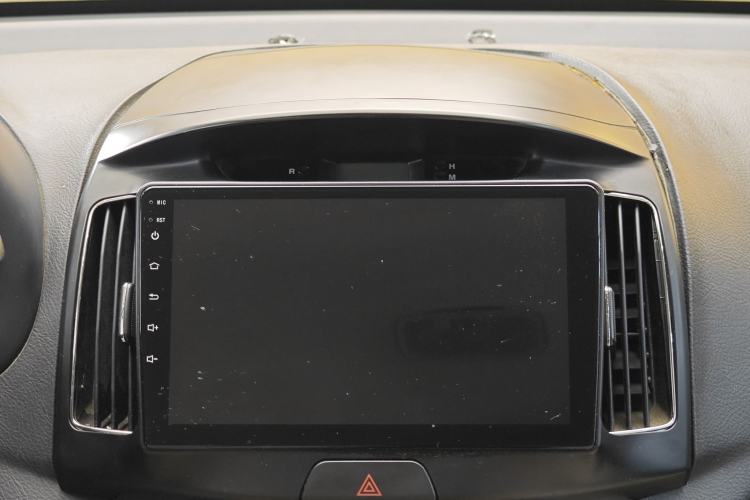 Used Hyundai Celesta 2011 1.6L Automatic Comfort Edition Interior 8
