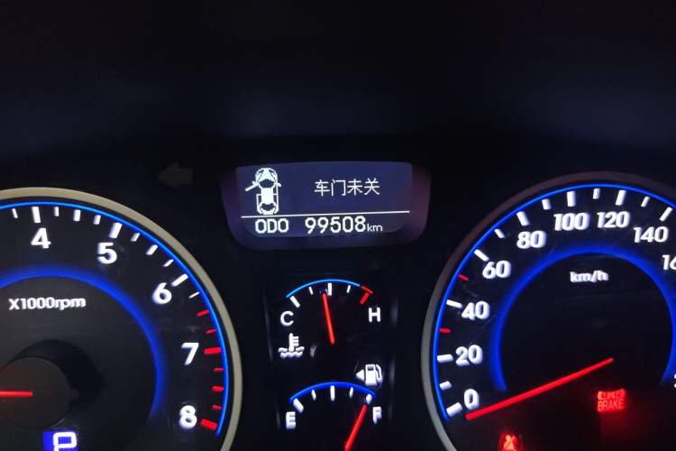 Used Hyundai Celesta 2011 1.6L Automatic Luxury Version Odometer Close Up