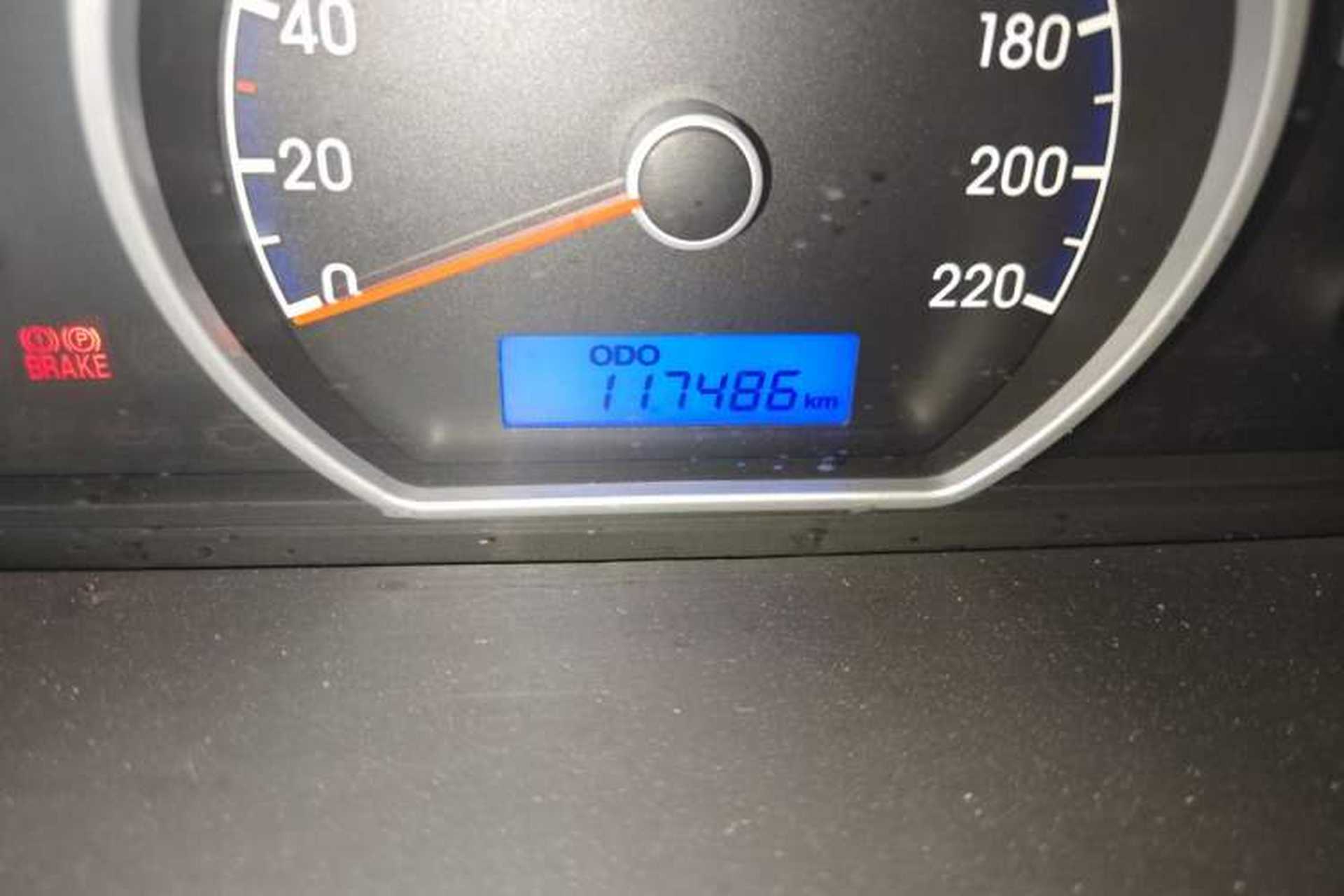 Used Hyundai Celesta 2011 1.6L Manual Comfort Edition Odometer Close Up
