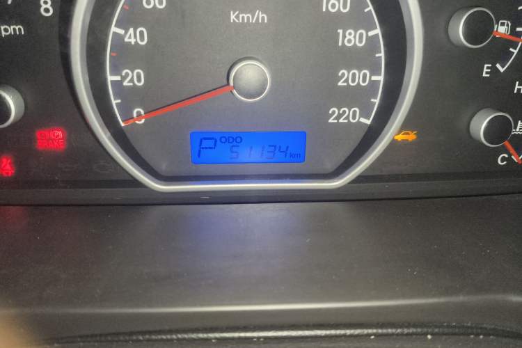 Used Hyundai Celesta 2011 1.6L Automatic Comfort Edition Odometer Close Up