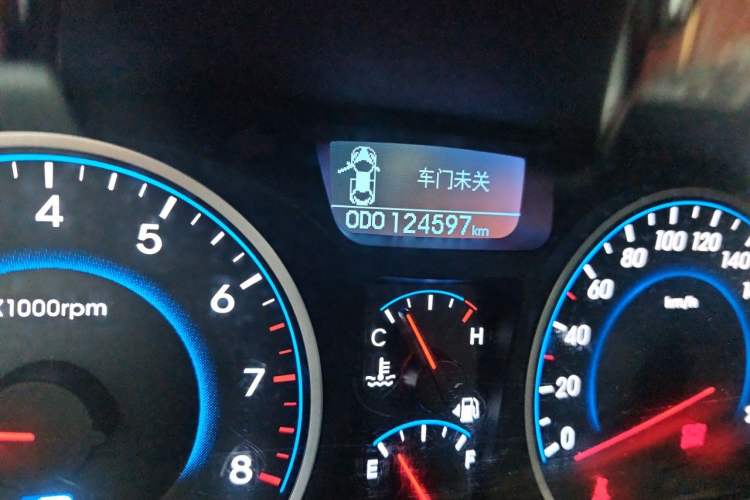Used Hyundai Celesta 2011 1.6L Automatic Luxury Version Odometer Close Up